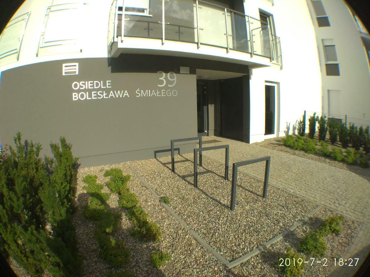 1110 Smialego 39 - Tanie Pokoje W Apartamencie - Samodzielne Zameldowanie - Self Check In Poznan Exterior photo